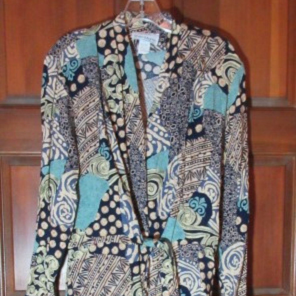 SHERI MARTIN HIDDEN BUTTON TOP TUNIC Large